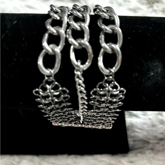 Stretchy Bracelet With Crystal Beads & Chains 7.25" Diam. Before Stretched New - Picture 3 of 6